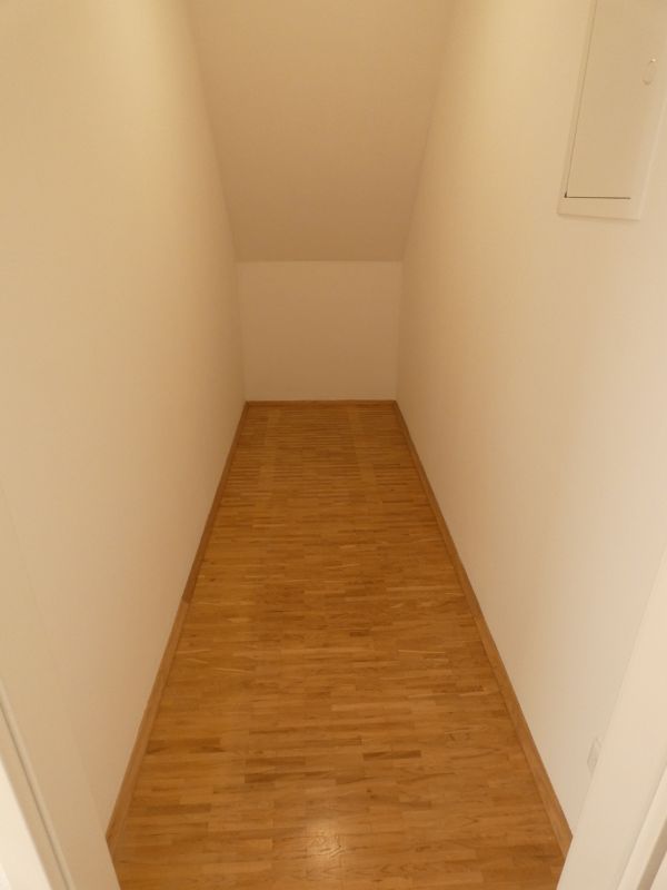 *Schöner Balkon*Charmante Dachgeschosswohnung in grüner Lage* - Foto 3