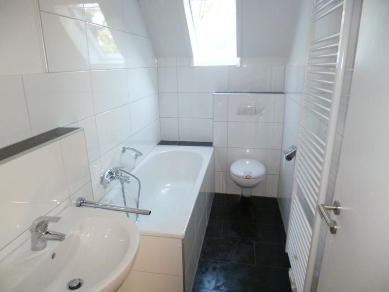 Charmante Altbauwohnung mit Naturholzdielen in zentraler Lage - Photo 1
