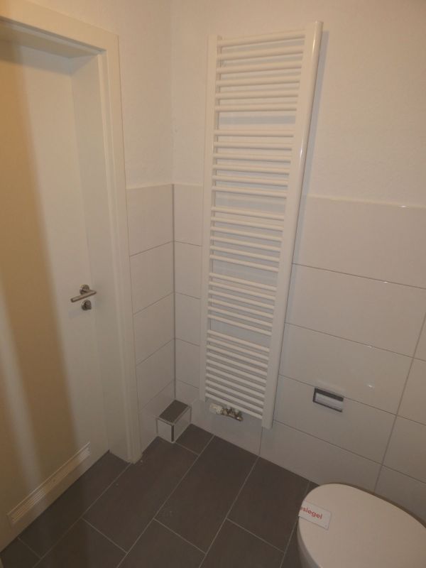*** Altbauflair in Schlossparknähe! Sanierte DG-Wohnung mit Duschbad! *** - Photo 1