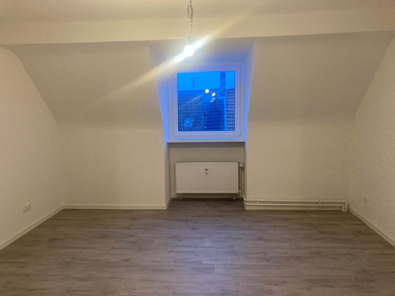 ** Modernisierte 2-Zi-Wohnung in zentraler Lage von Essen-Holsterhausen * - Photo 2