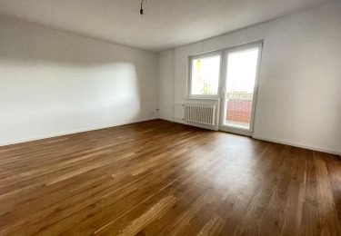 Zimmer mit Designboden in Holzoptik