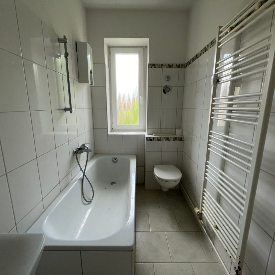 gefliestes Wannenbad