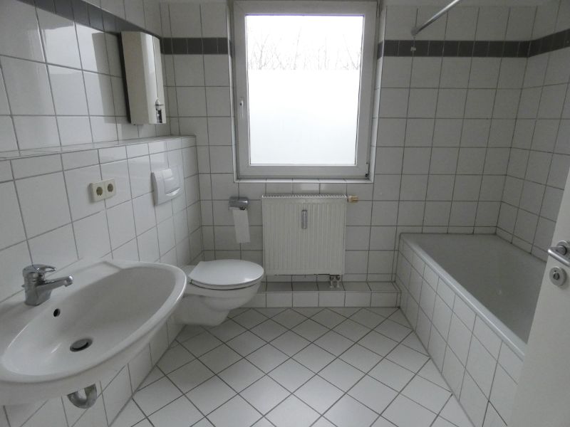 Helle, renovierte 3-Z-Wohnung mit Dachterrasse und EBK - Photo 2