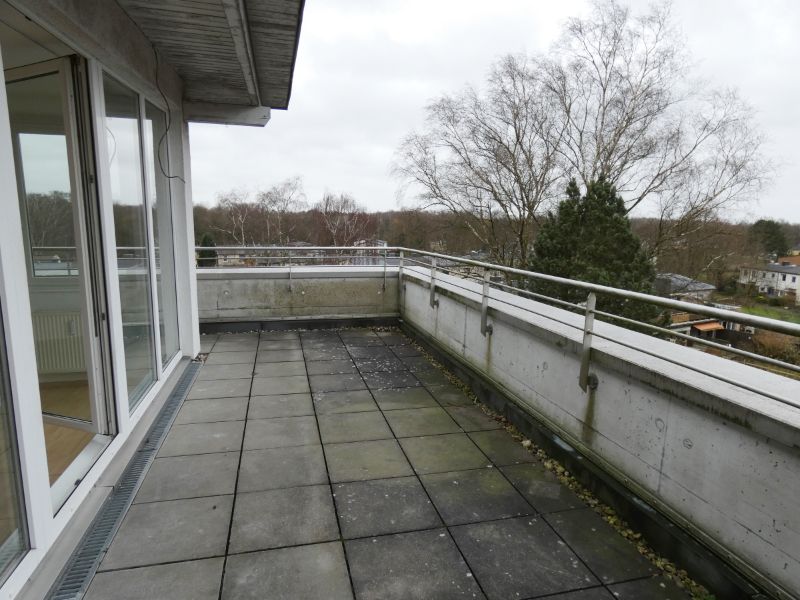 Helle, renovierte 3-Z-Wohnung mit Dachterrasse und EBK - Photo 4