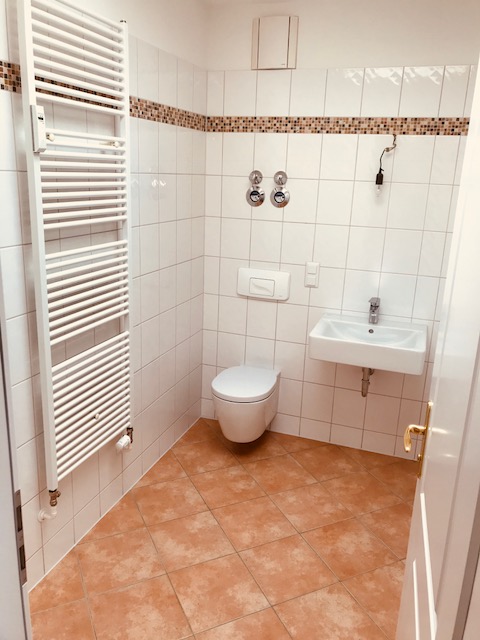 Modernisierte Dachgeschosswohnung der besonderen Art! - Foto 4