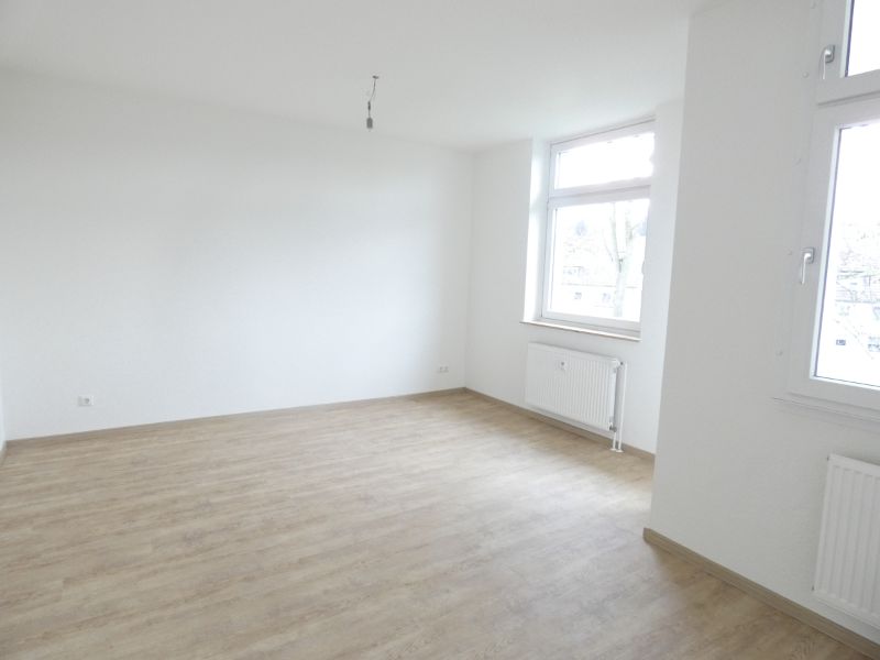 *** Modernisierte 2-Zi-Wohnung mit Loggia und zusätzlichem Mansardenraum *** - Photo 1