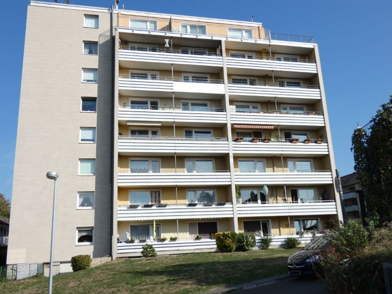 Moderne 3-Zimmer-Wohnung mit Balkon und Fernblick! Nähe RRZ - Photo 1