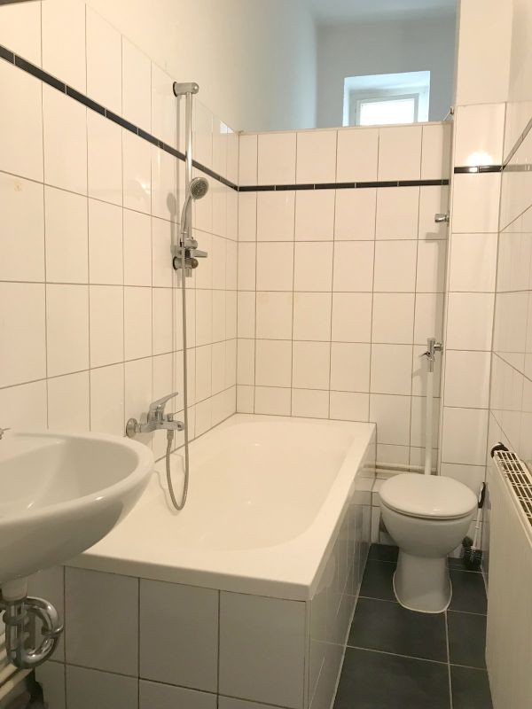 Renovierte 2-Zimmer Wohnung im schönen Altbau im Seitenflügel! - Photo 2