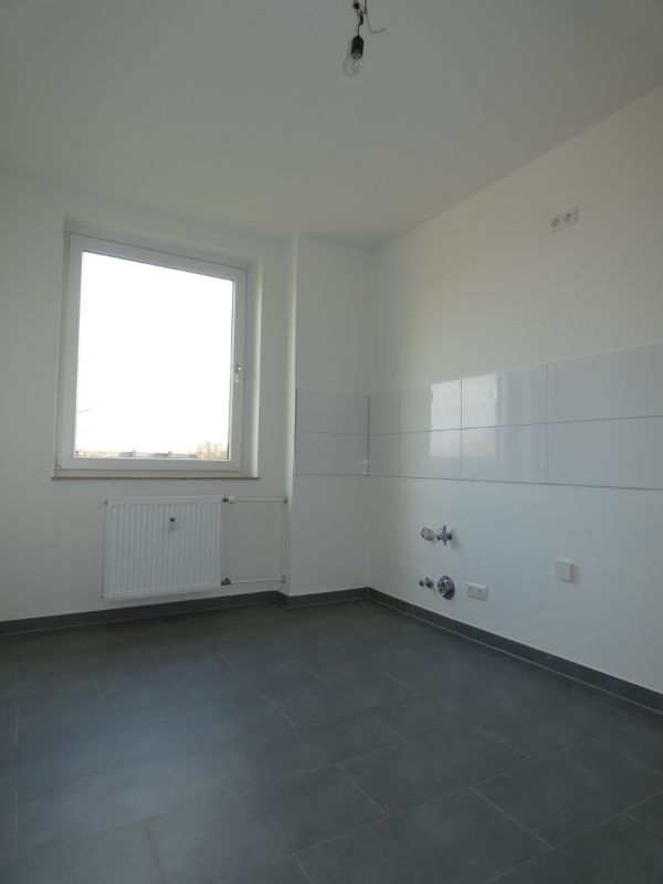 *** Das ist etwas für Sie! Charmante 2-Zimmerwohnung mit Balkon in Schlossparknähe! *** - Photo 2