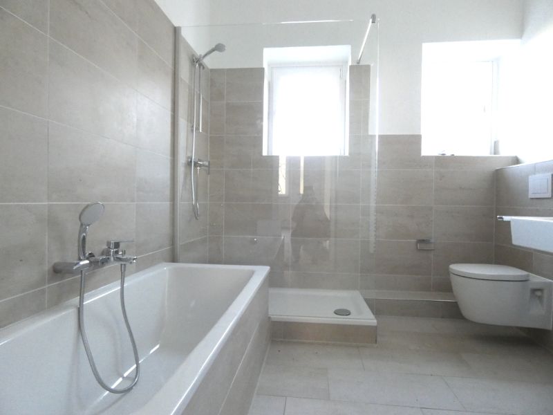 *** Modernisierte 3-Zi-Altbauwohnung in beliebter Lage von Essen-Holsterhausen *** - Photo 2