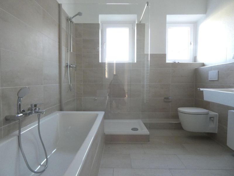 *** Modernisierte 3-Zi-Altbauwohnung in beliebter Lage von Essen-Holsterhausen *** - Photo 1