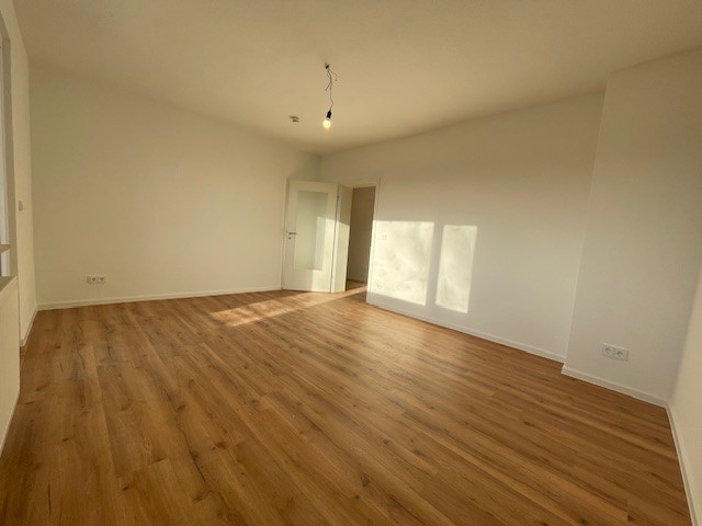 *saniert*Erdgeschoss*Balkon*Tageslichtbad* - Foto 2