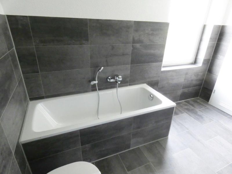 ** Modernisierte 2-Zi-Wohnung mit Loggia in beliebter Lage von Essen-Frohnhausen ** - Photo 2