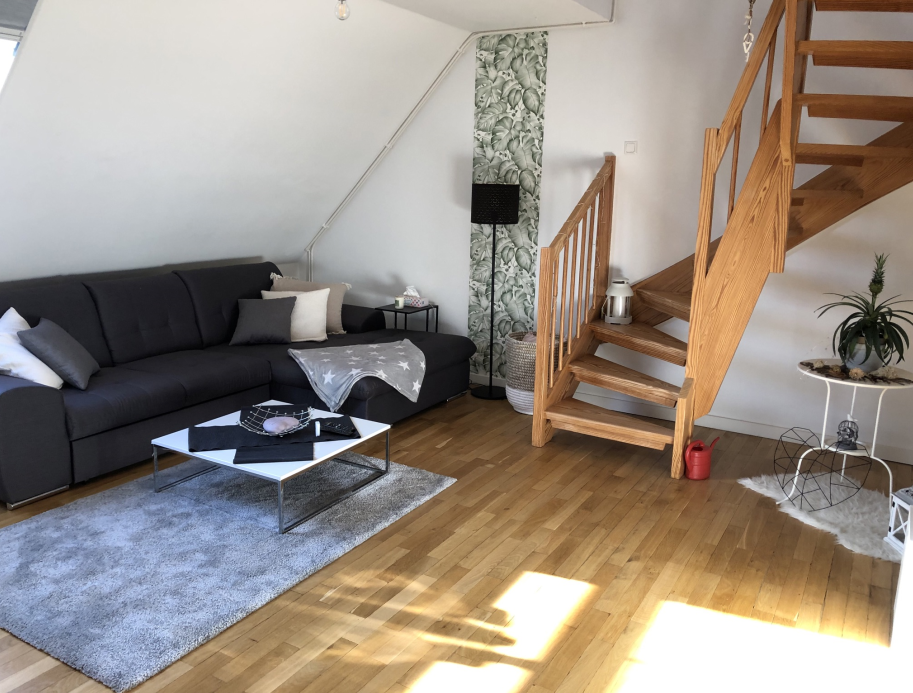 ++ Gemütliche Maisonettewohnung + 2 Zimmer Wohnung + Vollbad mit Fenster inkl. Dusche und Badewanne + EBK ++ - Foto 2
