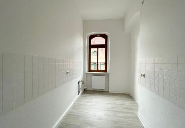 Küche mit Fliesenspiegel