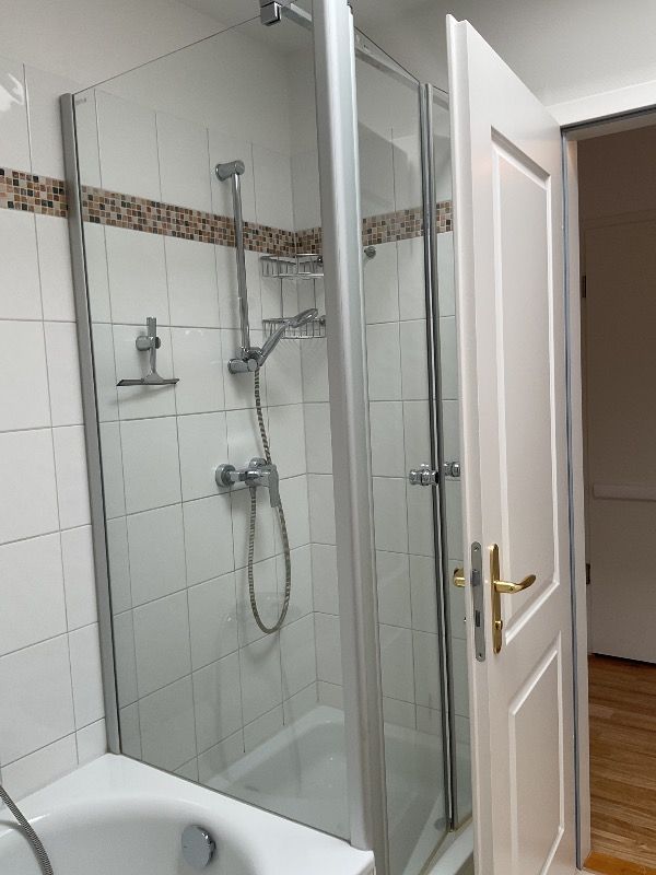 Modernisierte Dachgeschosswohnung der besonderen Art! - Foto 2