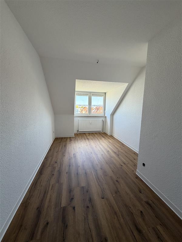 Neu sanierte Maisonette-Wohnung mit Loggia sucht Familie! - Photo 3