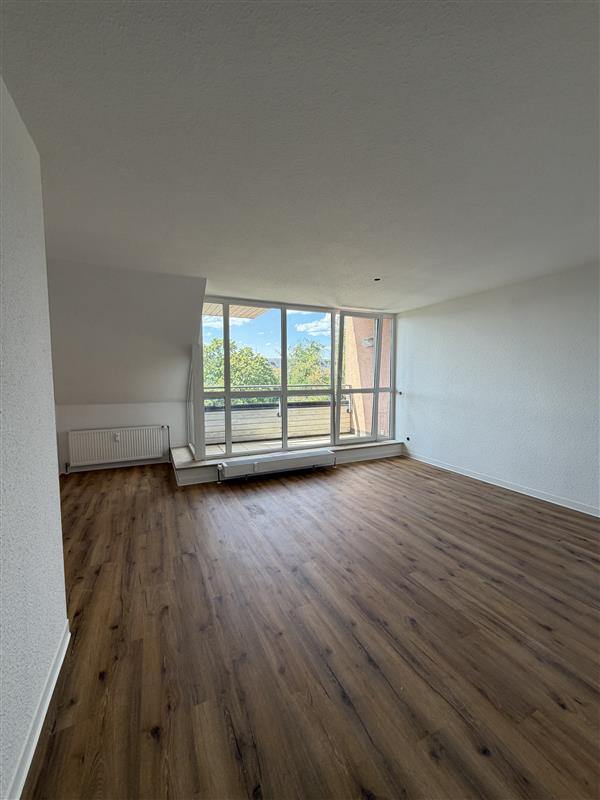 Neu sanierte Maisonette-Wohnung mit Loggia sucht Familie! - Photo 2