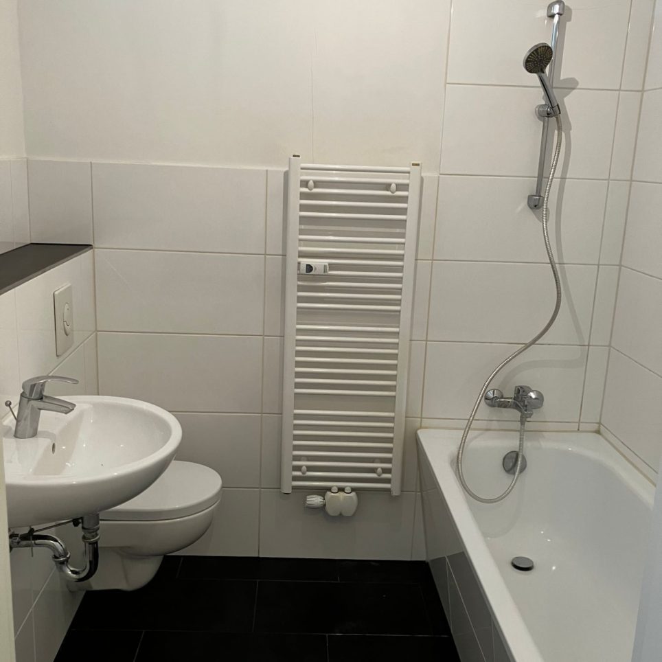 modernisiertes Wannenbad
