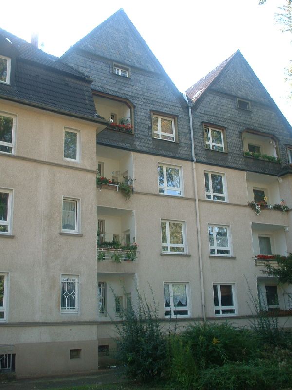 ** Gepflegte 3-Zi-Altbauwohnung mit Loggia im beliebten Luisenhof** - Photo 2