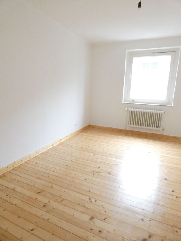 ** Altbaufans aufgepasst!! Tolle 2-Zi-Wohnung im Luisenhof mit Wohnküche und Dielenböden ** - Foto 1