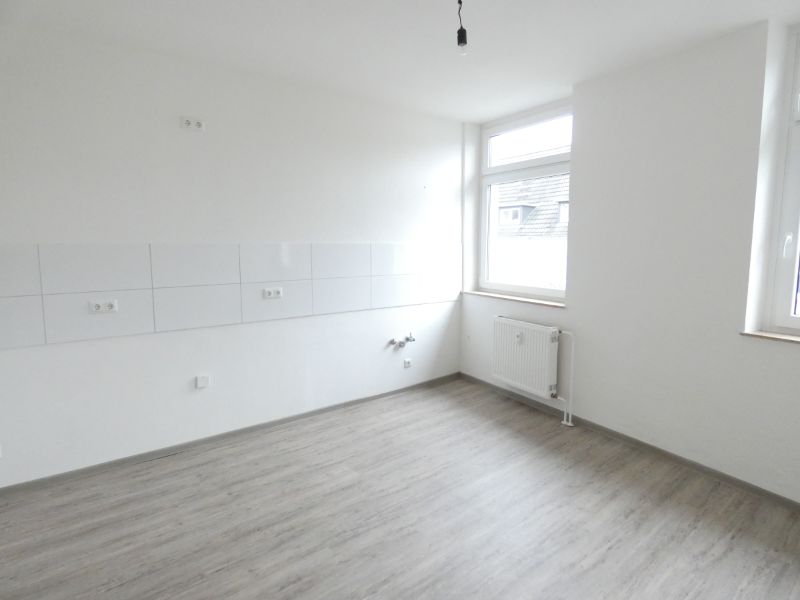 ** Modernisierte 2-Zi-Wohnung mit geräumiger Küche und zusätzlichem Raum in der Mansarde ** - Photo 3