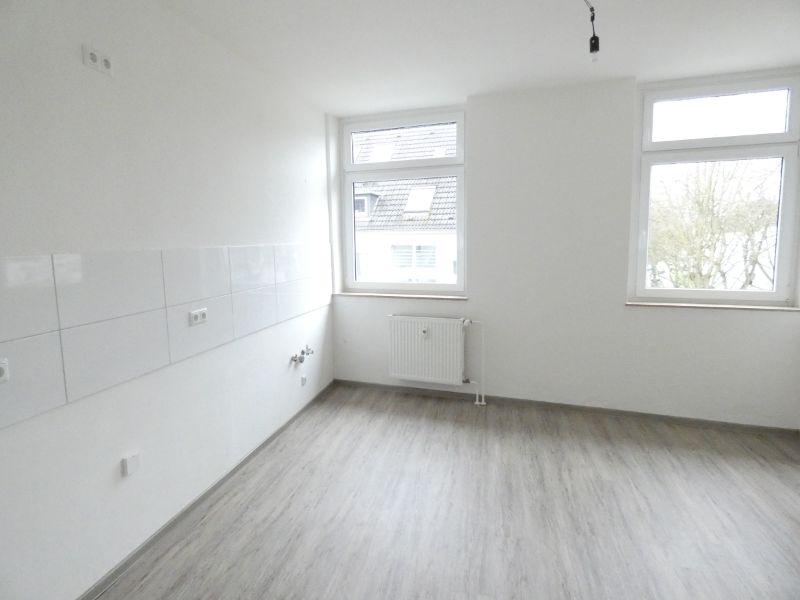 ** Modernisierte 2-Zi-Wohnung mit geräumiger Küche und zusätzlichem Raum in der Mansarde ** - Photo 2
