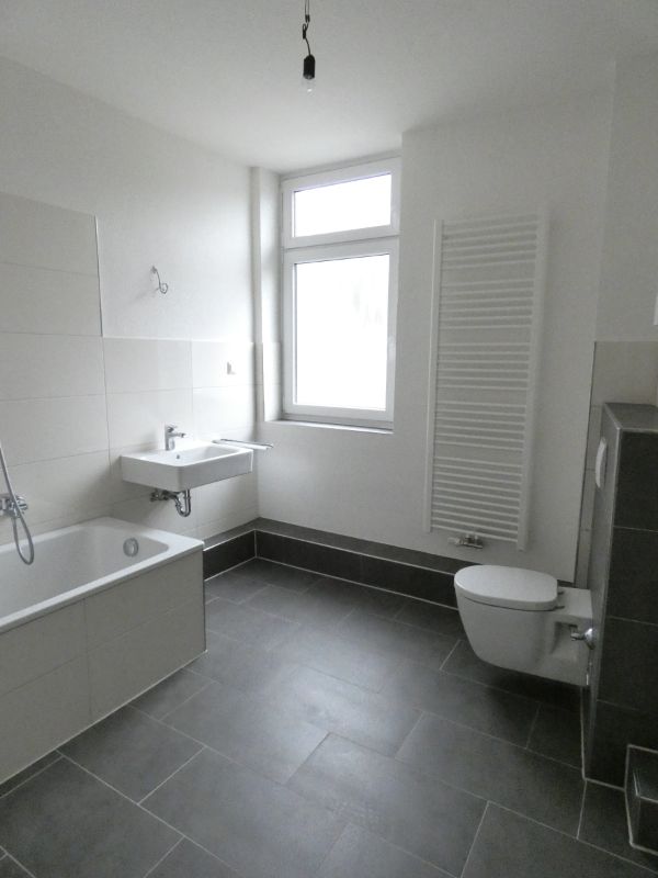 ** Modernisierte 2-Zi-Wohnung mit geräumiger Küche und zusätzlichem Raum in der Mansarde ** - Photo 5