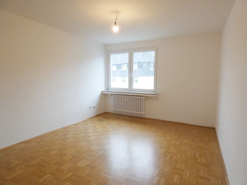 *** Wir modernisieren für Sie das komplette Objekt! *** 4-Zi.-Whg. mit Balkon + Mansarde in E-Bredeney! - Foto 2
