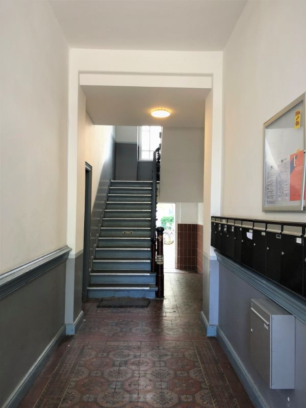 Großzügige Altbauwohnung mit zwei Balkonen und modernem Bad! - Foto 3