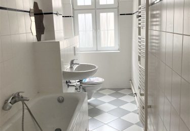 MUSTERBILD gefliestes Wannenbad