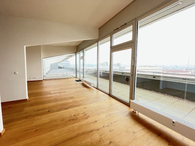 Stadtblick, Dachterrasse, viel Raum: Ihr neues Zuhause in luftiger Höhe! - Foto 1