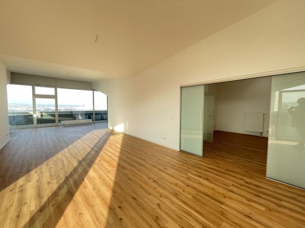 Stadtblick, Dachterrasse, viel Raum: Ihr neues Zuhause in luftiger Höhe! - Foto 3