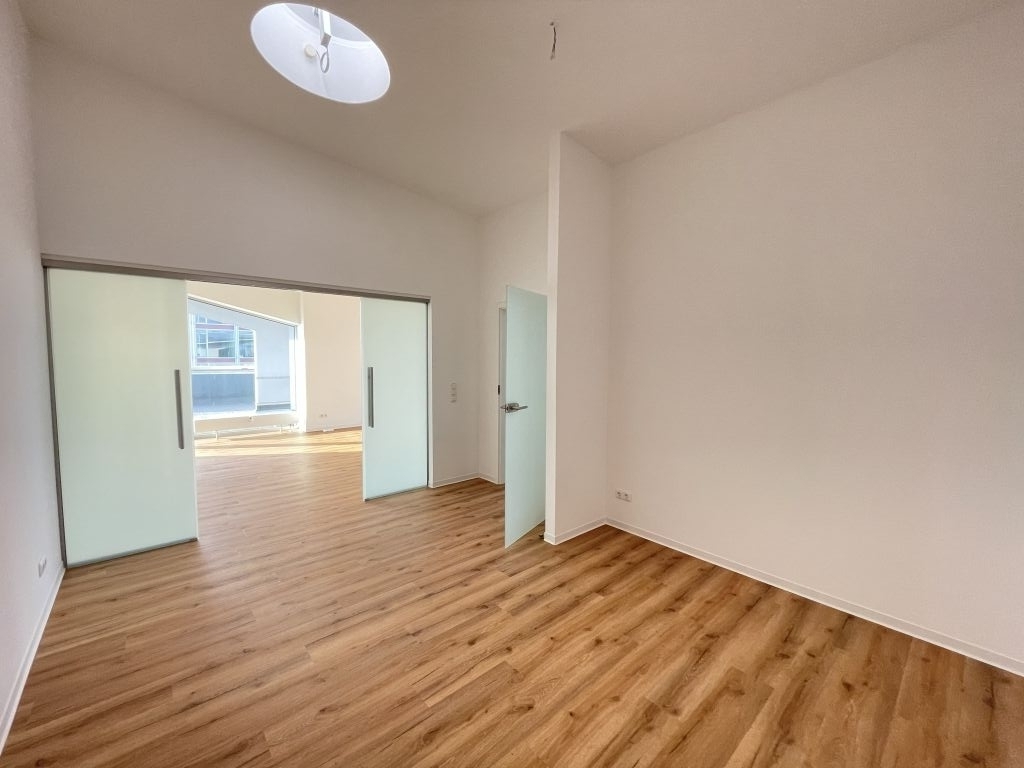 Stadtblick, Dachterrasse, viel Raum: Ihr neues Zuhause in luftiger Höhe! - Foto 5