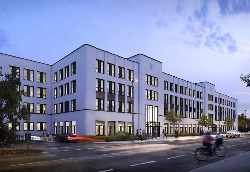 Fassade, Bürogebäude in Dämmerung
