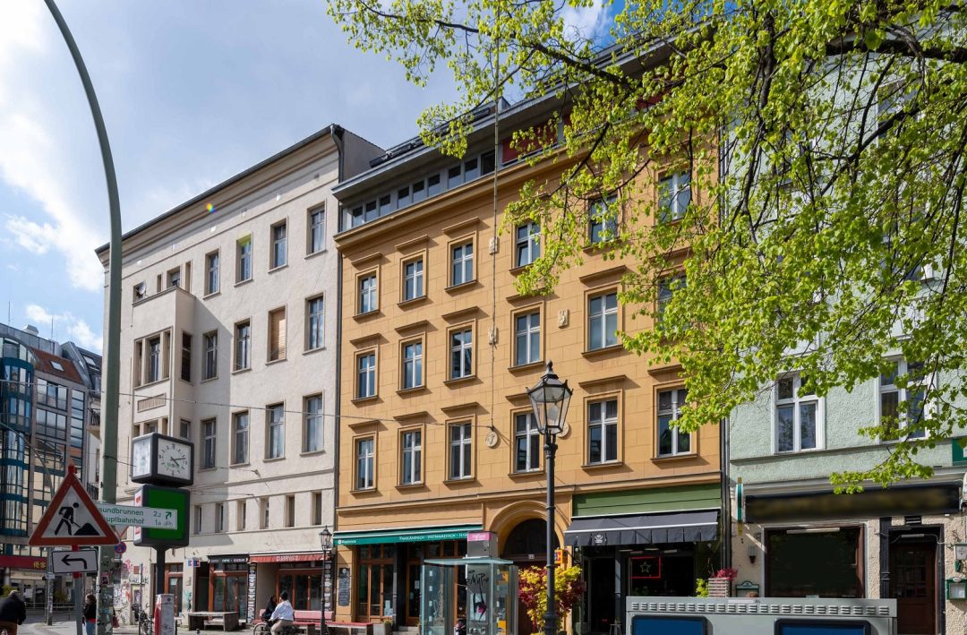 mehrstöckige Altbaufassade