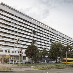 Fassade helles Hochhaus