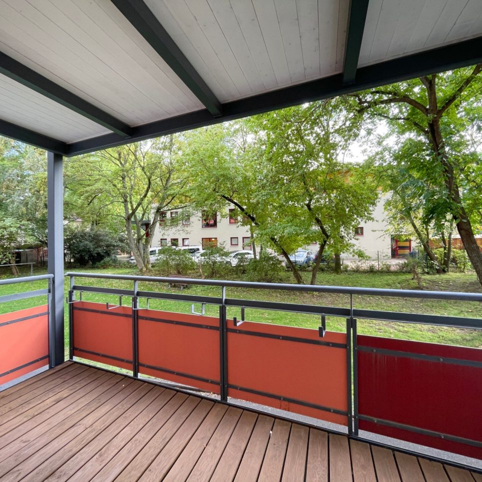 Südbalkon mit Blick ins Grüne - Beispielfoto