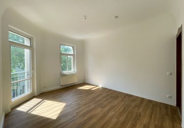 Lichtdurchflutetes Wohnzimmer