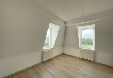 Schlafzimmer abgehend vom Wohnzimmer