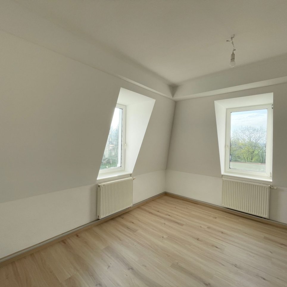 Schlafzimmer abgehend vom Wohnzimmer