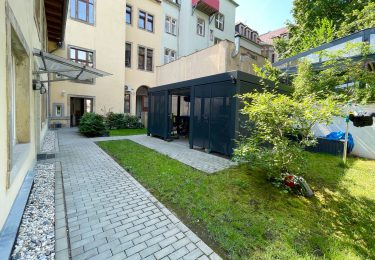 Gemeinschaftsgarten mit Fahrradhaus