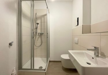 Saniertes Duschbad mit WM-Anschluss + HHK