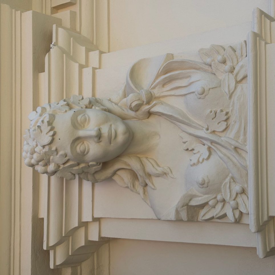 En Détail