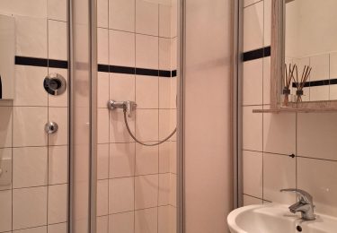 gefliestes Duschbad