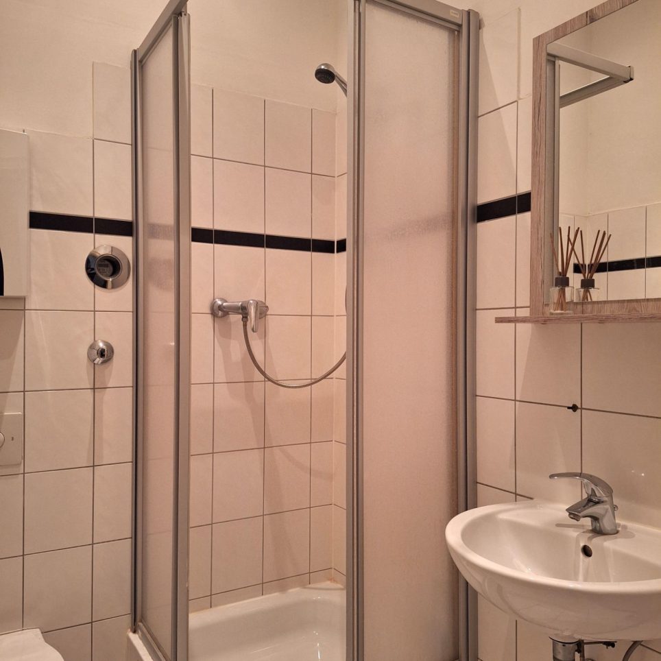 gefliestes Duschbad