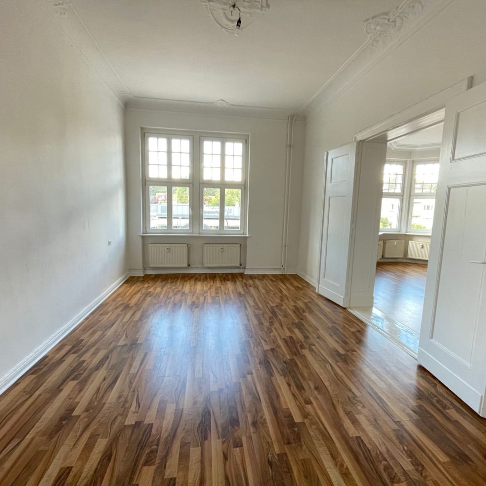 Schlafzimmer mit Stuckelementen