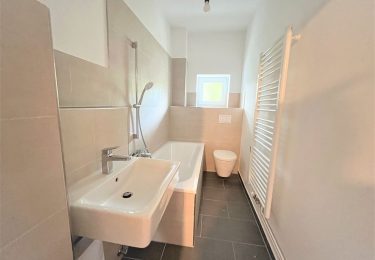 MUSTERBILD Bad mit Wanne