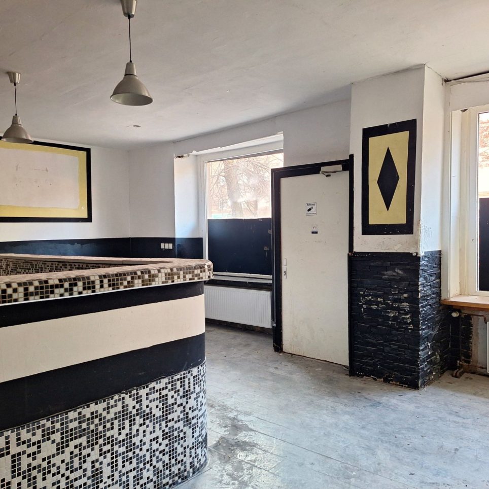 straßenseitige Fenster