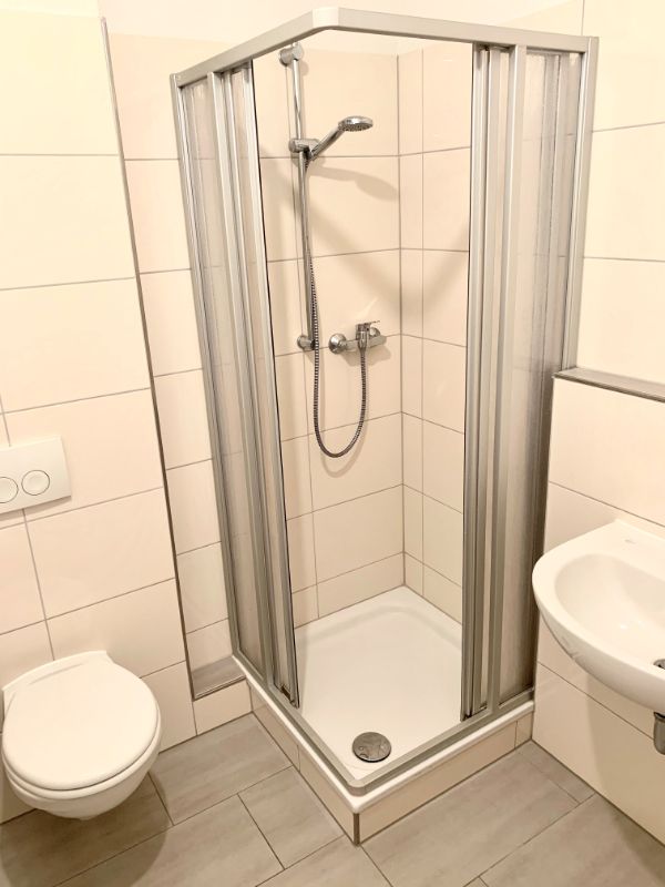 Saniertes Duschbad (innenliegend)